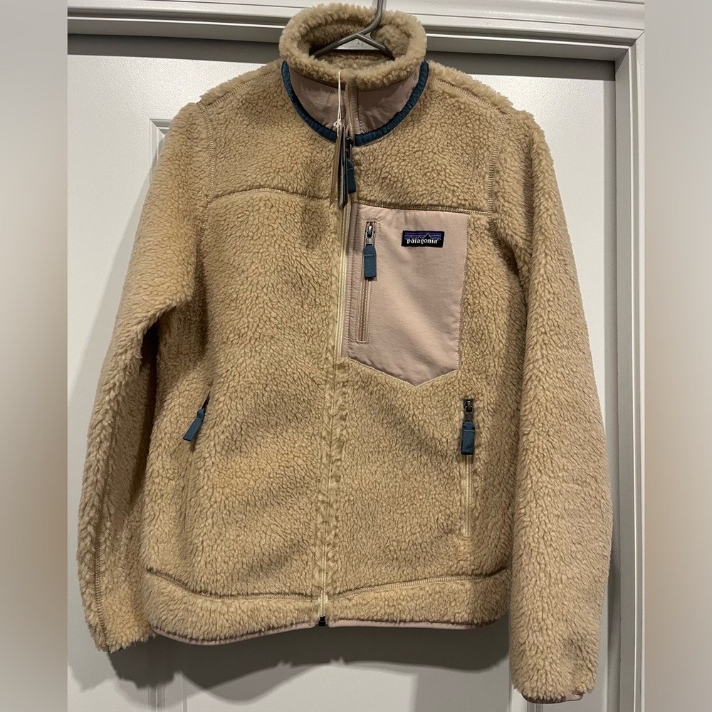 **BRAND NEW** Women’s Patagonia Classic Retro-X Jacket in Dark Natural/Natural